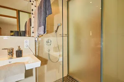Ein Badezimmer in der Unterkunft Onkel Toms Hütte, Weingut Friedhelm Lenz