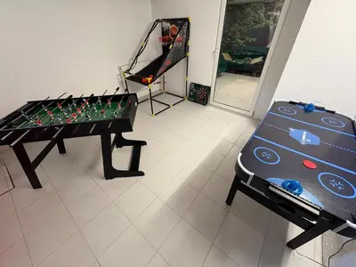 Eine Spielezimmer in der Unterkunft FeWo I Glücksmomente Bostalsee