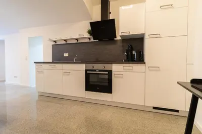 Küche/Küchenzeile in der Unterkunft Fewomo, Moselzeit Apartment, Stilvolle Fewo für Genießer nähe Schloss