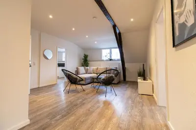 Ein Sitzbereich in der Unterkunft Fewomo, Historisches Moselflair Apartment, 6 Personen, Stilvoll & Komfortabel für deinen Urlaub