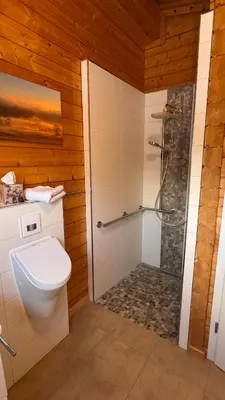 Ein Badezimmer in der Unterkunft EifelChalet Niederehe
