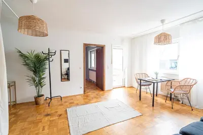 Ein Sitzbereich in der Unterkunft Wohnung Koblenz Metternich nähe Uni und BWZK