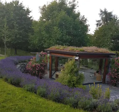 Ein Garten an der Unterkunft Quartier 706 mit Pool