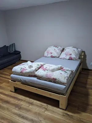 Ein Bett oder Betten in einem Zimmer der Unterkunft Kleine Wohnung am waldrand