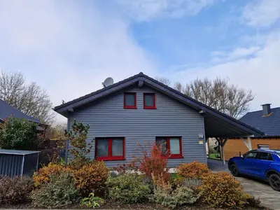 Das Gebäude in dem sich das Ferienhaus befindet