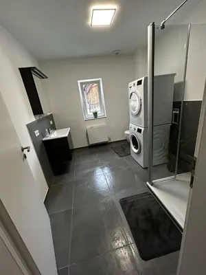 Ein Badezimmer in der Unterkunft Fewomo, Mosel Maisonette, mit Terrasse & Winzerflairallee, für 6 Perfekt, für 8 geeignet