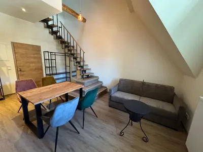 Ein Sitzbereich in der Unterkunft Pinnerbergstube Ferienwohnung Cochem Mosel