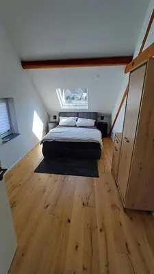 Ein Bett oder Betten in einem Zimmer der Unterkunft Moselzeit - Ferienwohnung 
