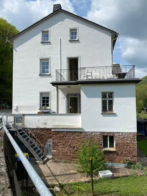 Das Gebäude in dem sich das Ferienhaus befindet