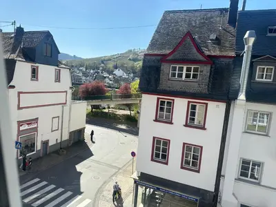 Ein allgemeiner Bergblick oder ein Berglick von der Ferienwohnung aus