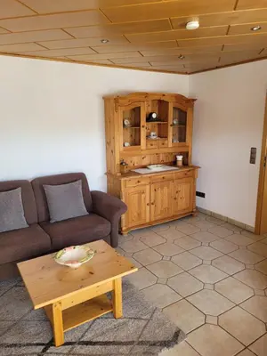 Ein Sitzbereich in der Unterkunft Ferienwohnung Burg- und Moselblick