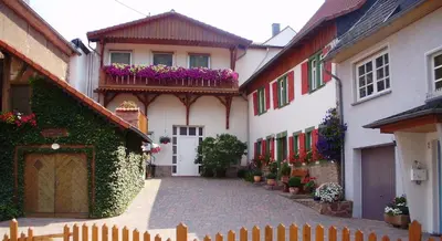 Das Gebäude in dem sich das Ferienhaus befindet