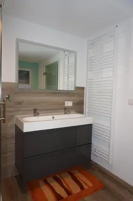 Ein Badezimmer in der Unterkunft Ferienwohnung Am alten Holzweg