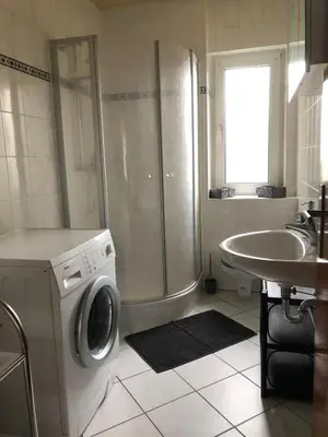 Ein Badezimmer in der Unterkunft Ferienwohnung in Koblenz, nahe Uni und BWZK mit Garten