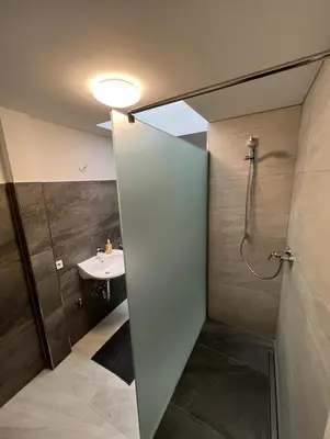Ein Badezimmer in der Unterkunft Monteurzimmer RLP - Ihr Zuhause auf Zeit!