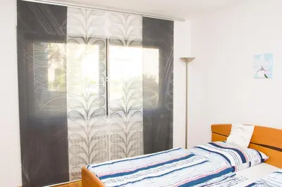 Ein Bett oder Betten in einem Zimmer der Unterkunft Ferienwohnung direkt am Rhein in Neuwied bei Koblenz