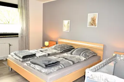 Ein Bett oder Betten in einem Zimmer der Unterkunft Ferienwohnung Soonwaldblick