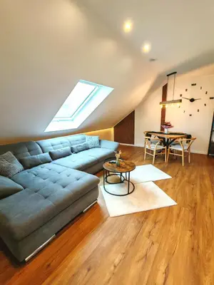 Ein Sitzbereich in der Unterkunft Sonniges Loft am Soonwald