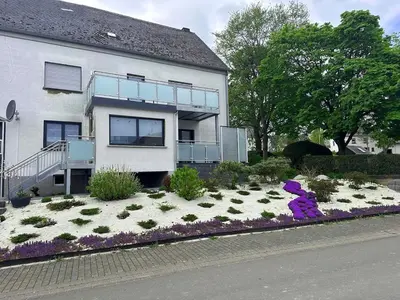 Ein Garten an der Unterkunft Ferienwohnung Hochwaldblick 4