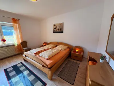 Ein Bett oder Betten in einem Zimmer der Unterkunft Haus Glücksmomente Bostalsee