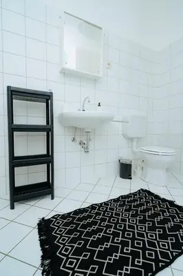 Ein Badezimmer in der Unterkunft Koblenz Metternich Apartment, perfekt für 4