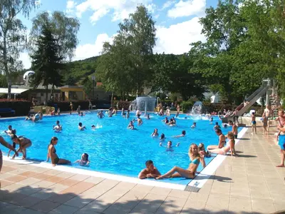 Der Swimmingpool an oder in der Nähe von Rustical deluxe - Hexenhäuschen