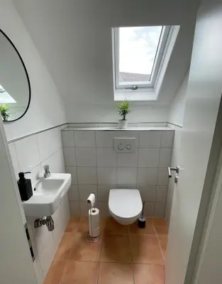 Ein Badezimmer in der Unterkunft Gemütliche sanierte Wohnung mit Klimaanlage