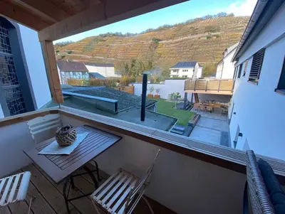 Ein allgemeiner Bergblick oder ein Berglick von des Ferienhauses aus