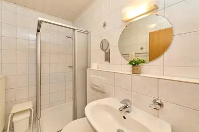 Ein Badezimmer in der Unterkunft Gästehaus Binz-Meyer Fewo Moselschleife