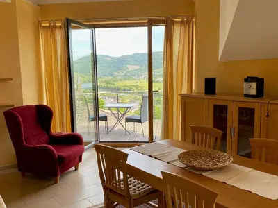 Ein allgemeiner Bergblick oder ein Berglick von der Ferienwohnung aus