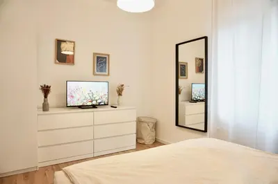 TV/Unterhaltungsangebot in der Unterkunft Stylisches City Apartment mit Terrasse für max 4 Personen in nähe zum HBF Koblenz und Koblenzer-Innenstadt