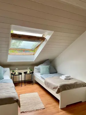 Ein Bett oder Betten in einem Zimmer der Unterkunft Charmante Dachgeschosswohnung bis zu 6 Gäste