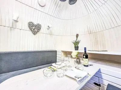 Ein Bett oder Betten in einem Zimmer der Unterkunft Holiday Home Tiny Haus Vierseenblick Nummer 1 by Interhome