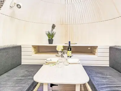 Ein Sitzbereich in der Unterkunft Holiday Home Tiny Haus Vierseenblick Nummer 1 by Interhome