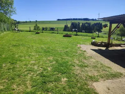 Ein Garten an der Unterkunft Ferienhaus Eifel Lotti