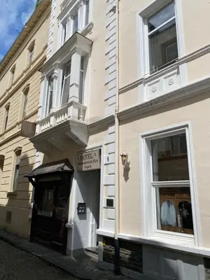 Das Gebäude in dem sich das Hotel befindet