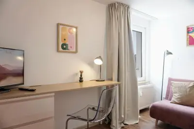 TV/Unterhaltungsangebot in der Unterkunft Stylisches Apartment für 2 Personen in historischem Fachwerkhaus 4 Etage mit Blick auf Stadt & Festung