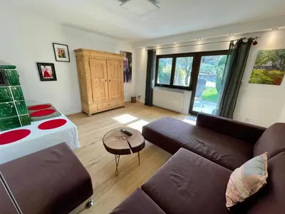 Ein Sitzbereich in der Unterkunft Ferienwohnung Gräfendhron