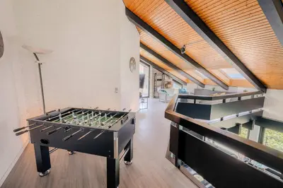 Eine Spielezimmer in der Unterkunft Villa Panoramica Pool & Sauna