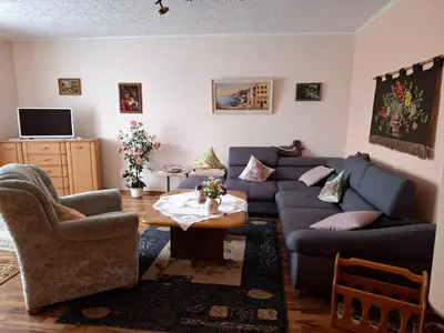 Ein Sitzbereich in der Unterkunft Ferienwohnung Fülbier