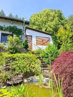 Ein Garten an der Unterkunft Krez Ferienhaus
