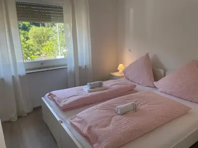Ein Bett oder Betten in einem Zimmer der Unterkunft Holunder nah am Waldsee 2