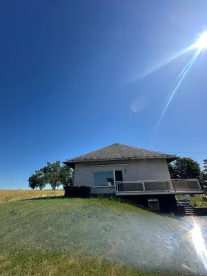 Das Gebäude in dem sich das Ferienhaus befindet