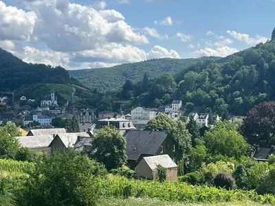 Ein allgemeiner Bergblick oder ein Berglick von der Ferienwohnung aus