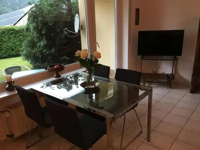 TV/Unterhaltungsangebot in der Unterkunft Mosel Valley View Apartment - Budget-Friendly with Garage