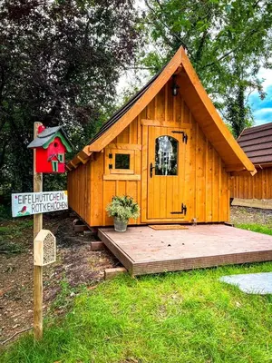 Ein Garten an der Unterkunft Sweet Tiny Cabin Perfect for a Peaceful Nature Escape in Germany