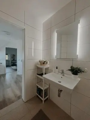 Ein Badezimmer in der Unterkunft Cozy apartment with a stream view