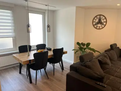 Ein Sitzbereich in der Unterkunft Trier-Ferienwohnung mit 2 Schlafzimmern, 2 Bäder, moderne Küche, 2 Badezimmer, Laube- zentral in Trier