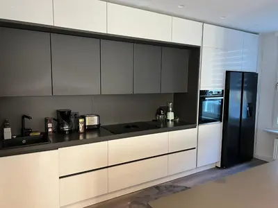 Küche/Küchenzeile in der Unterkunft Trier-Ferienwohnung mit 2 Schlafzimmern, 2 Bäder, moderne Küche, 2 Badezimmer, Laube- zentral in Trier