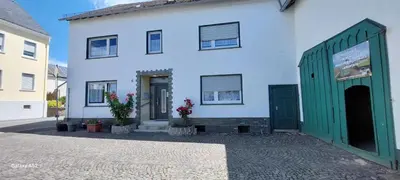 Das Gebäude in dem sich die Ferienwohnung befindet